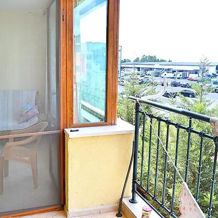 Amadeus 3 One-bedroom Eh Apartament